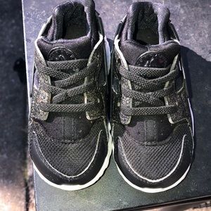 huaraches size 6c in toddlers.